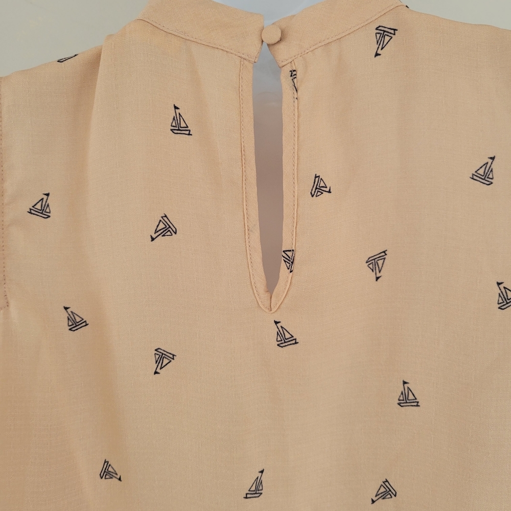 Flowy Blouse with peep shoulder - Picture 2 of 5